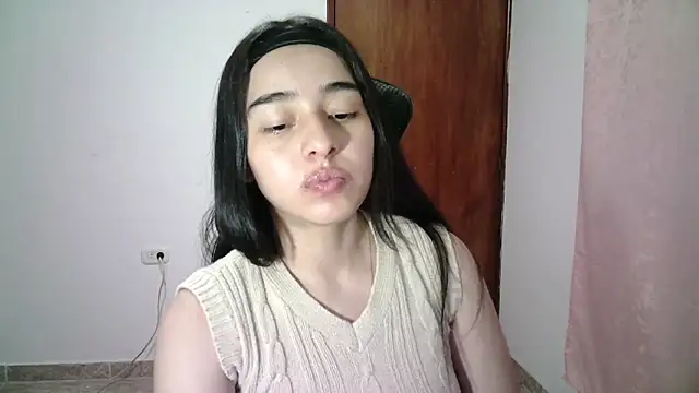 Snapshot of aineangeel chatting on 10/11/25, 12:43 aineangeel online show from 10/11/25, 12:43