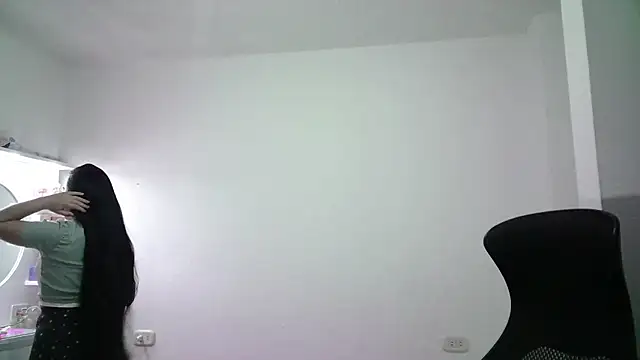 Snapshot of aineangeel chatting on 11/11/25, 02:22 aineangeel online show from 11/11/25, 02:22