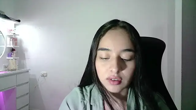 Snapshot of aineangeel chatting on 11/18/25, 12:16 aineangeel online show from 11/18/25, 12:16