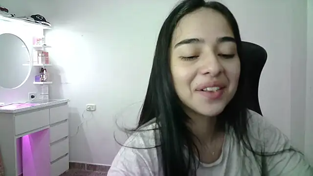 Snapshot of aineangeel chatting on 12/17/25, 01:44 aineangeel online show from 12/17/25, 01:44