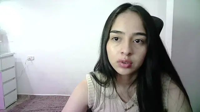 Snapshot of aineangeel chatting on 12/23/25, 02:42 aineangeel online show from 12/23/25, 02:42