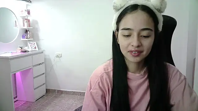 Snapshot of aineangeel chatting on 01/15/26, 12:37 aineangeel online show from 01/15/26, 12:37