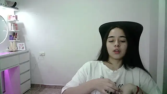 Snapshot of aineangeel chatting on 02/12/26, 01:22 aineangeel online show from 02/12/26, 01:22