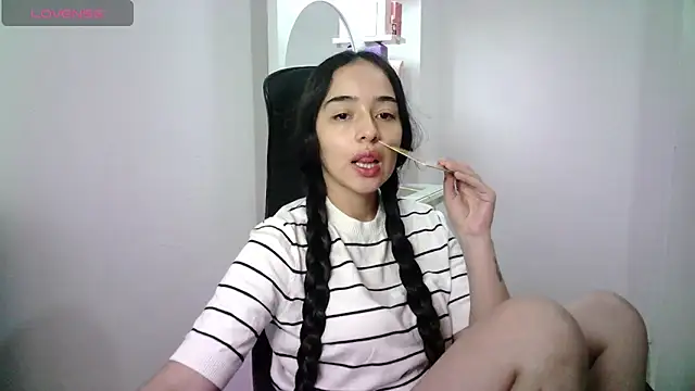 Snapshot of aineangeel chatting on 06/15/26, 11:07 aineangeel online show from 06/15/26, 11:07