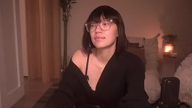 Snapshot of meganmei666 chatting on 12/23/24, 03:07 meganmei666 online show from 12/23/24, 03:07