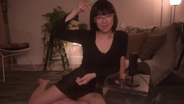 Snapshot of meganmei666 chatting on 01/11/25, 03:02 meganmei666 online show from 01/11/25, 03:02