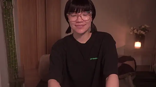 Snapshot of meganmei666 chatting on 03/17/25, 01:46 meganmei666 online show from 03/17/25, 01:46