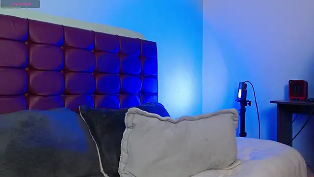 Snapshot of megan_lover chatting on 11/15/25, 01:47 megan lover online show from 11/15/25, 01:47