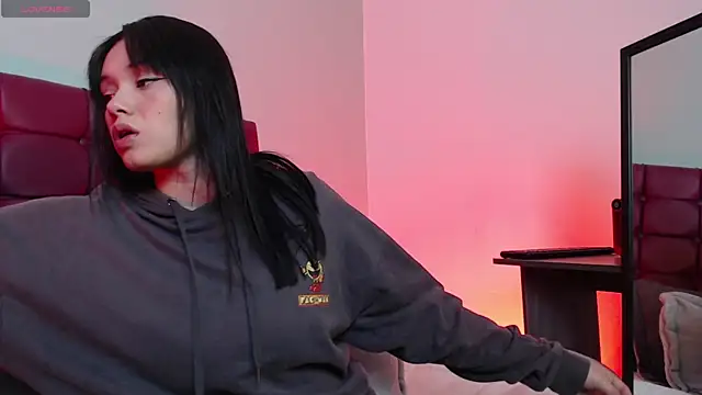 Snapshot of megan_lover chatting on 11/27/25, 02:35 megan lover online show from 11/27/25, 02:35