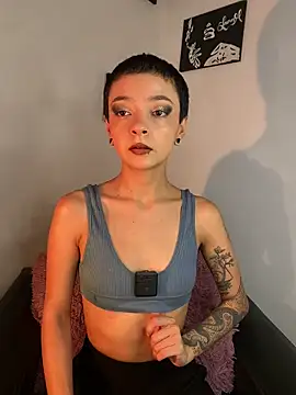 Snapshot of lisathommpson chatting on 01/20/25, 11:21 lisathommpson online show from 01/20/25, 11:21