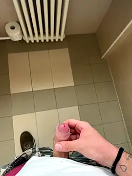 Snapshot of Diegodaddy01 chatting on 09/21/25, 02:40 Diegodaddy01 online show from 09/21/25, 02:40