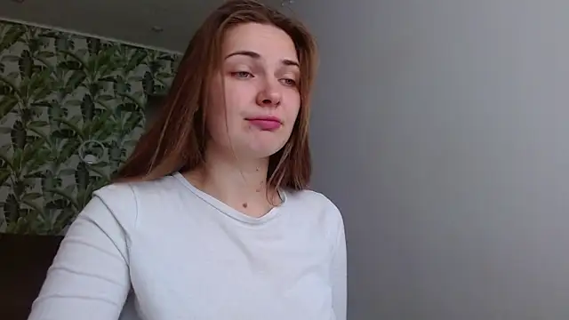 Olivia shine online show from 10/28/25, 05:22