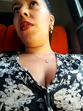 Snapshot of Emily_Wane chatting on 12/04/24, 02:37 Emily Wane online show from 12/04/24, 02:37