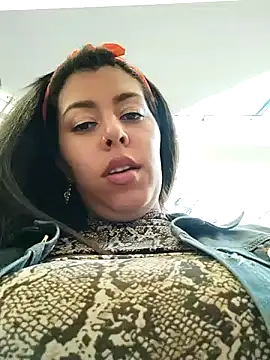 Snapshot of Emily_Wane chatting on 12/08/24, 07:43 Emily Wane online show from 12/08/24, 07:43