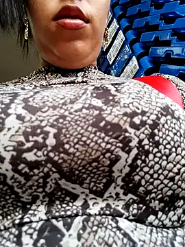 Snapshot of Emily_Wane chatting on 12/14/24, 07:14 Emily Wane online show from 12/14/24, 07:14