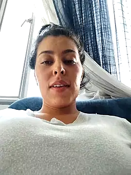 Snapshot of Emily_Wane chatting on 03/18/25, 09:53 Emily Wane online show from 03/18/25, 09:53