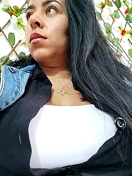 Snapshot of Emily_Wane chatting on 09/10/25, 03:56 Emily Wane online show from 09/10/25, 03:56