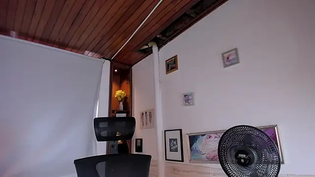 victoria mooree online show from 02/13/25, 01:26