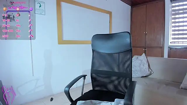 victoria mooree online show from 11/08/25, 05:12