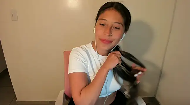 kiaraowen online show from 02/13/25, 12:24