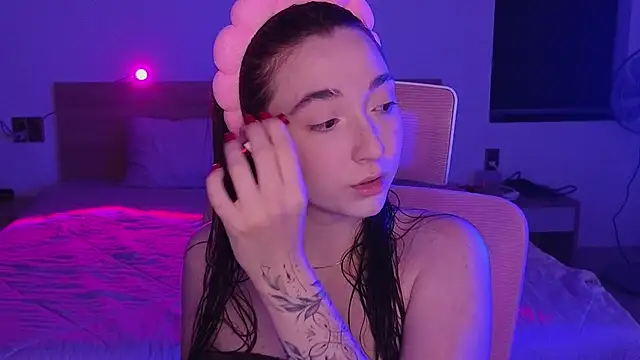 YasmineWest online show from 05/03/26, 12:22