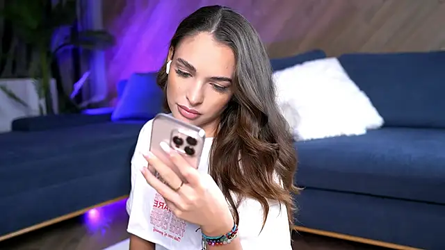 Snapshot of EsmeAinsley chatting on 11/14/25, 01:15 EsmeAinsley online show from 11/14/25, 01:15