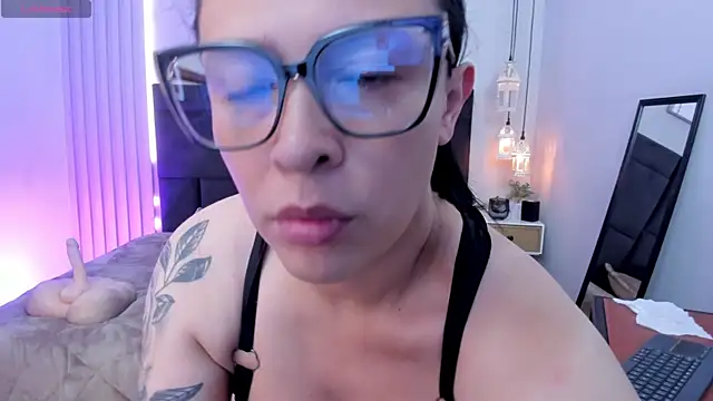 Snapshot of Tisha__lau chatting on 04/30/26, 01:50 Tisha lau online show from 04/30/26, 01:50