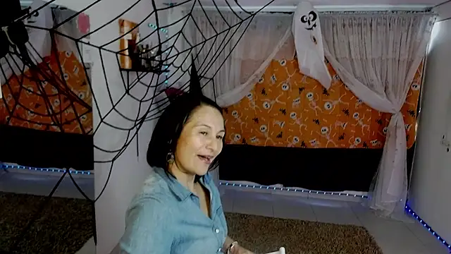 lollita 23  online show from 10/28/25, 05:59