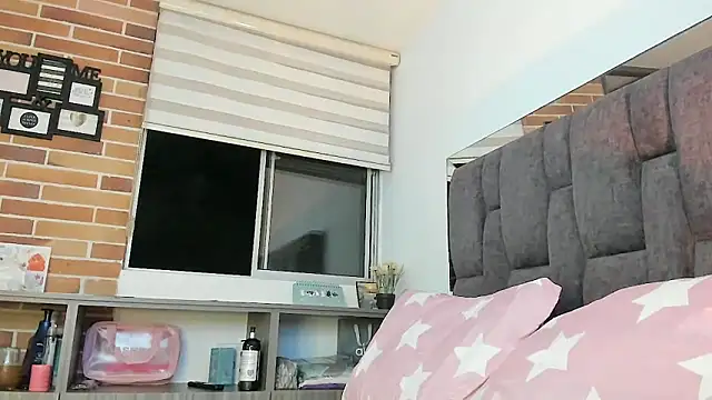 Snapshot of emiily_morgan chatting on 03/06/25, 01:27 emiily morgan online show from 03/06/25, 01:27