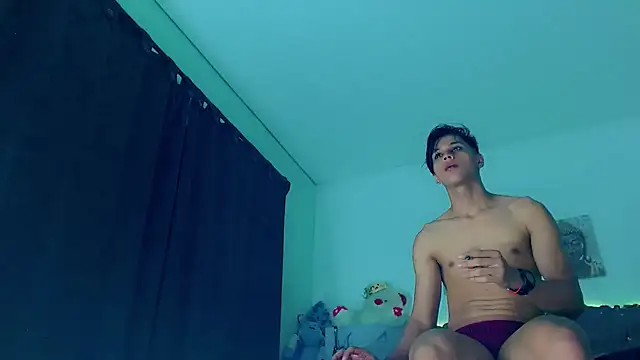 Snapshot of Liamscott_ chatting on 02/17/26, 02:19 Liamscott online show from 02/17/26, 02:19