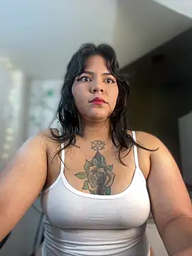 JulianaCastillo online show from 01/11/25, 08:22