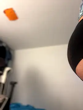 JulianaCastillo online show from 10/17/25, 10:40