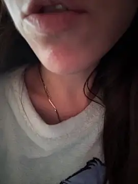 Snapshot of rossana99_ chatting on 02/16/25, 02:21 rossana99 online show from 02/16/25, 02:21