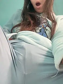 Snapshot of rossana99_ chatting on 10/19/25, 01:56 rossana99 online show from 10/19/25, 01:56