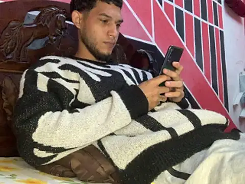 Snapshot of tanned_boy chatting on 04/12/26, 10:42 tanned boy online show from 04/12/26, 10:42