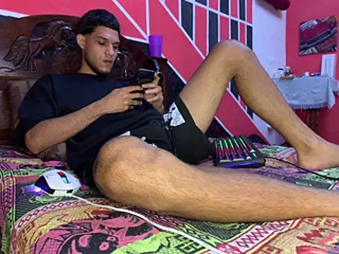 Snapshot of tanned_boy chatting on 05/06/26, 05:40 tanned boy online show from 05/06/26, 05:40