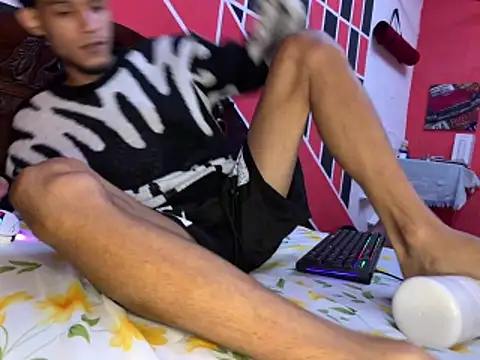 Snapshot of tanned_boy chatting on 05/24/26, 10:09 tanned boy online show from 05/24/26, 10:09