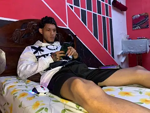 Snapshot of tanned_boy chatting on 06/08/26, 03:56 tanned boy online show from 06/08/26, 03:56