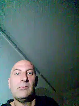 Snapshot of tinybear79 chatting on 10/17/25, 11:51 tinybear79 online show from 10/17/25, 11:51