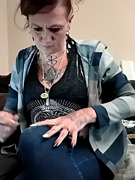 Snapshot of renegade_vyxxen chatting on 12/14/25, 04:34 renegade vyxxen online show from 12/14/25, 04:34