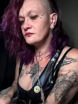 Snapshot of renegade_vyxxen chatting on 02/12/26, 10:43 renegade vyxxen online show from 02/12/26, 10:43