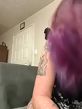 Snapshot of renegade_vyxxen chatting on 02/17/26, 10:12 renegade vyxxen online show from 02/17/26, 10:12