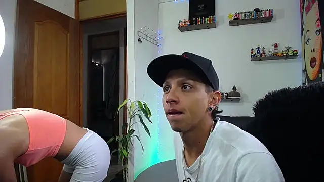 Snapshot of HillAndJack333 chatting on 01/19/25, 01:01 HillAndJack333 online show from 01/19/25, 01:01