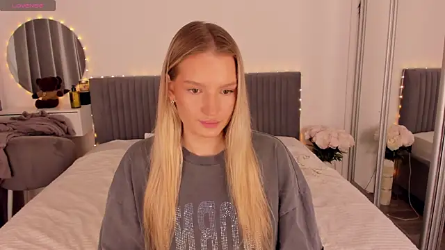 CassieRayss online show from 06/18/26, 11:03
