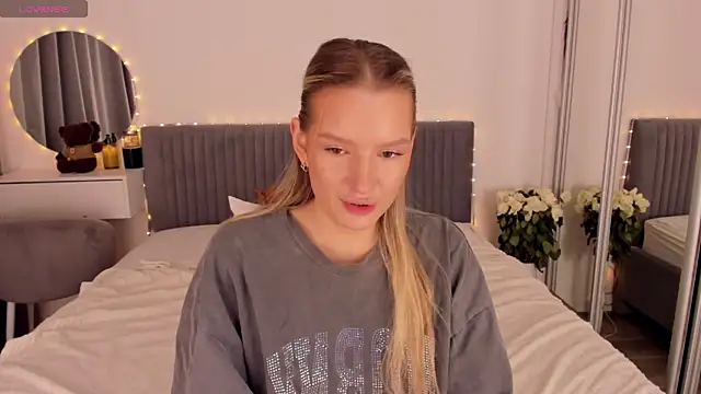 CassieRayss online show from 06/24/26, 09:19