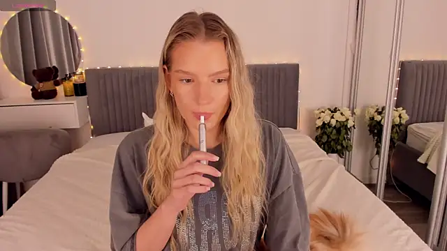 CassieRayss online show from 06/25/26, 03:49