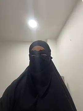 Snapshot of Hijabi_HotGirls chatting on 03/09/25, 08:42 Hijabi HotGirls online show from 03/09/25, 08:42