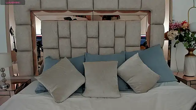 emma castilloo online show from 11/02/25, 10:01