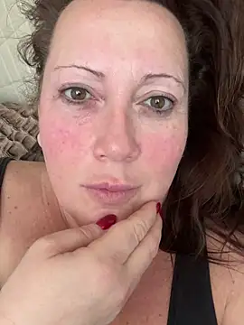 Snapshot of xsexycurvymilf chatting on 03/18/25, 06:57 xsexycurvymilf online show from 03/18/25, 06:57