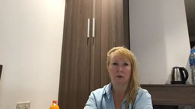 EmmaInLove23 online show from 02/16/25, 04:42